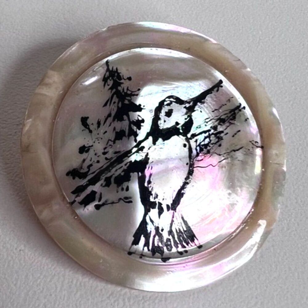 Mother of Pearl Seashell Brooch Pin Round Circle Hummingbird Bird